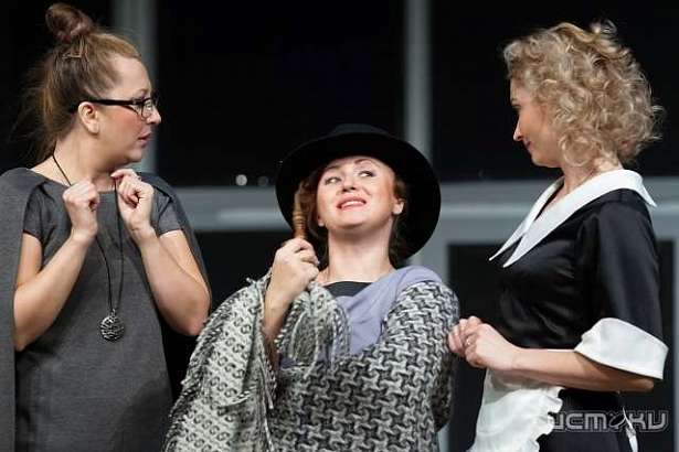 Сегодня в ОГАТ им. Тургенева покажут спектакль "Восемь любящих женщин"