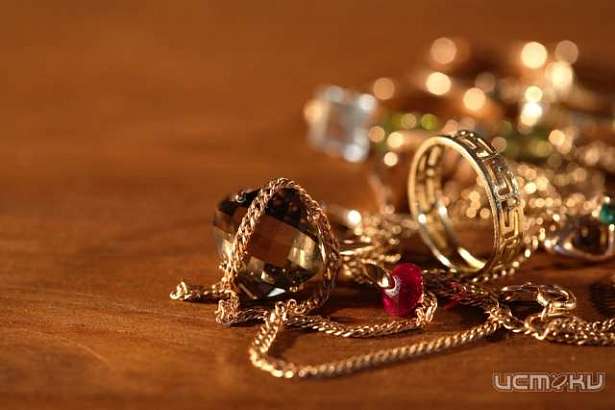 24-летний орловчанин украл у знакомой золотые украшения