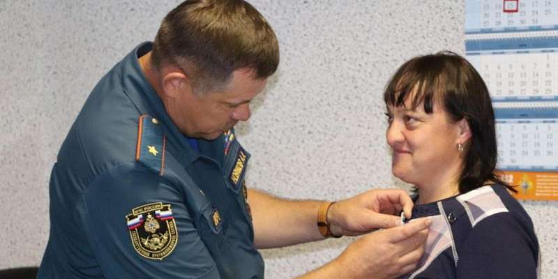 Орловчанка получила медаль МЧС за спасение девочки из ледяной воды