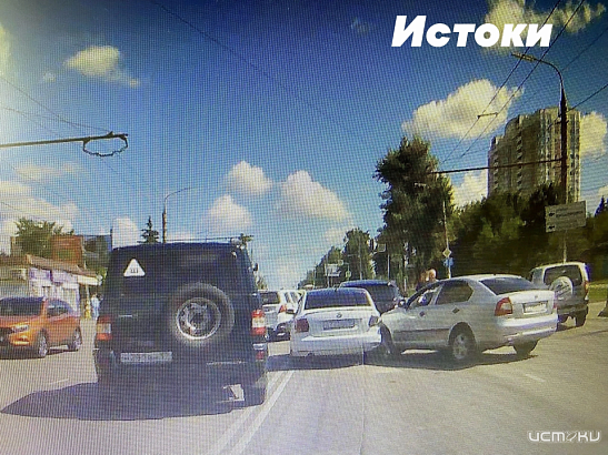 Причиной 20-ти минутной пробки стала авария 