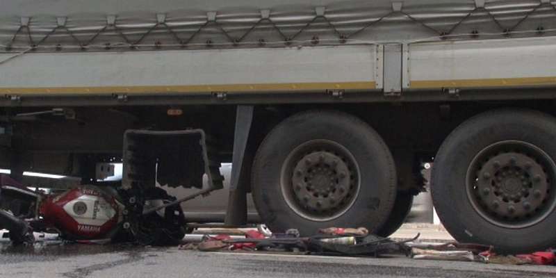 В Орле байкер устроил массовое ДТП с фурой и чудом выжил