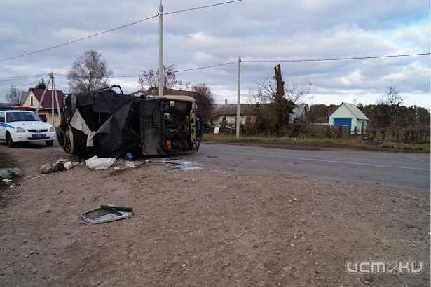 Под Орлом перевернулся УАЗ