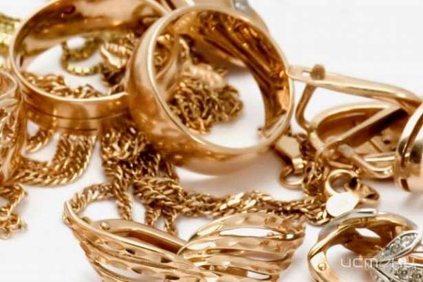 Родственница лишила орловчанку драгоценностей 