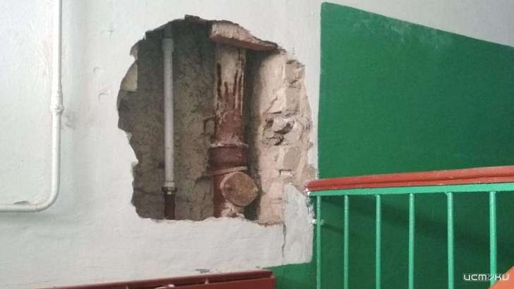 Обещанного шесть лет ждут: в УК орловчанам объяснили, почему не могут заделать дыру