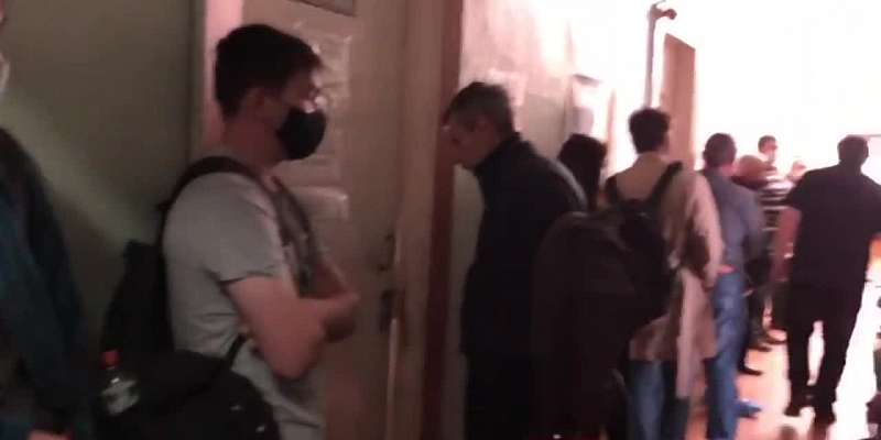 В Орле в поликлинике №1 на приём к терапевту образовалась огромная очередь