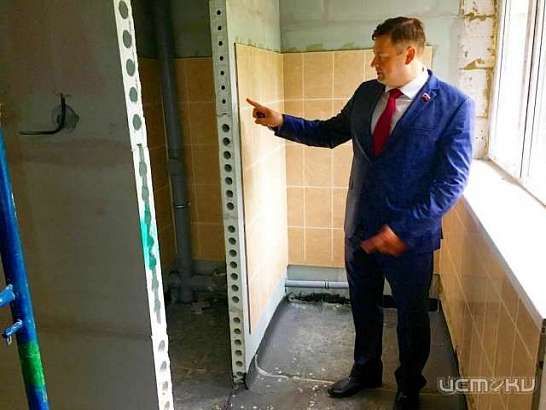 В орловском легкоатлетическом манеже началась отделка В орловском легкоатлетическом манеже началась отделка