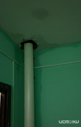 Дождевой фонтан по трубам в подъезде. Такое наблюдали орловчане на ул. Емлютина