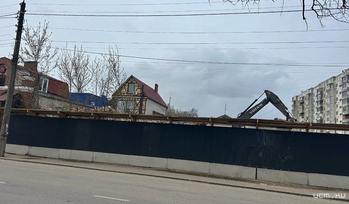 В Орле снесли старинный дом купцов Толстопятовых на улице 1-я Посадская, 35