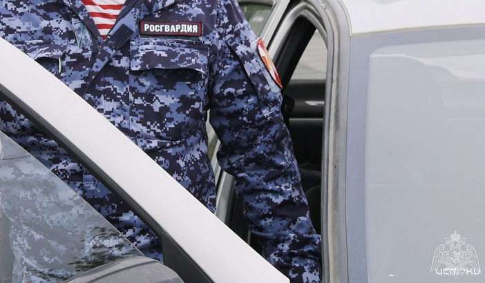 Житель Орла пытался вынести из гипермаркета чайный фарфоровый набор