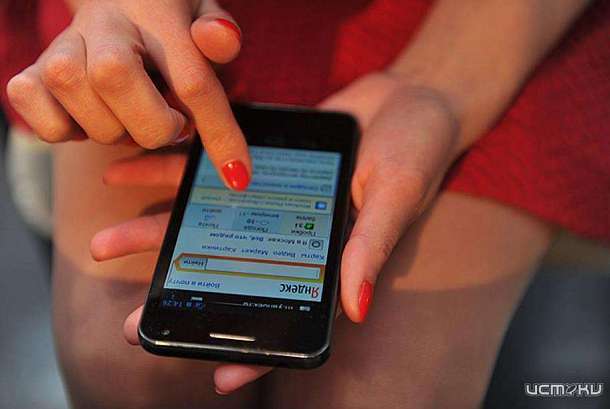 Сотрудница орловского ТЦ присвоила забытый покупателем телефон