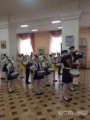 В Орле проходит областной конкурс знамённых групп и барабанщиков