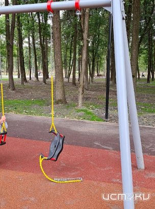 Глазами очевидцев: недавно отремонтированный Парк Победы несет первые потери