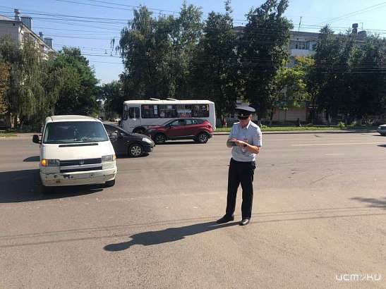 В Орле на Комсомольской микроавтобус протаранил несовершеннолетнего мотоциклиста В Орле на Комсомольской микроавтобус протаранил несовершеннолетнего мотоциклиста