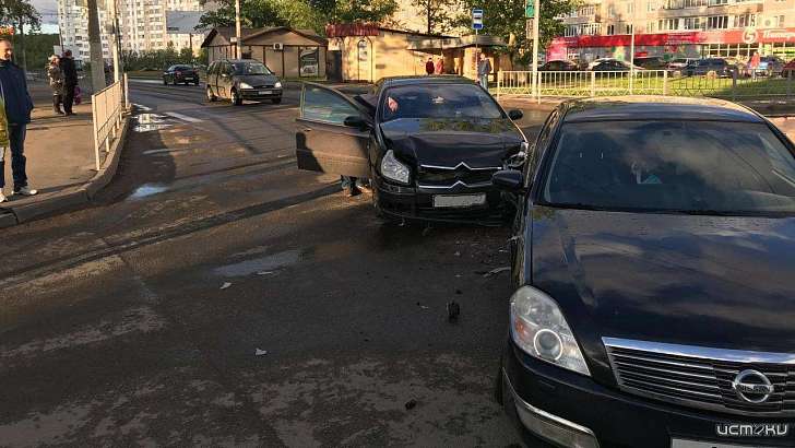 В Орле не разъехались «Ниссан» и «Ситроен»: женщина получила травмы
