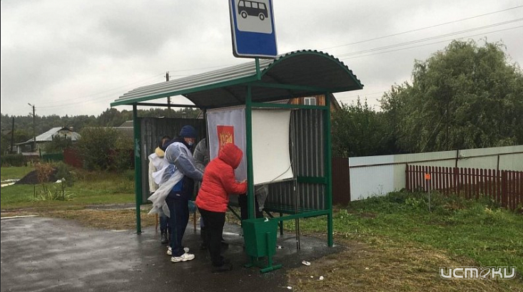 Под Орлом голосовали прямо на трассе