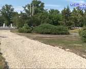 Дорога для одного транспортного средства, который будет приезжать раз в полгода. Городские власти продолжают прокладывать проезд к очистным сооружения...