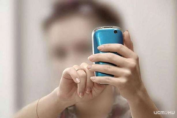 В Ливнах работница ресторана присвоила телефон клиентки