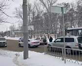 Утром недалеко от «Орловской Нивы» столкнулись два авто. «Пострадал» троллейбус