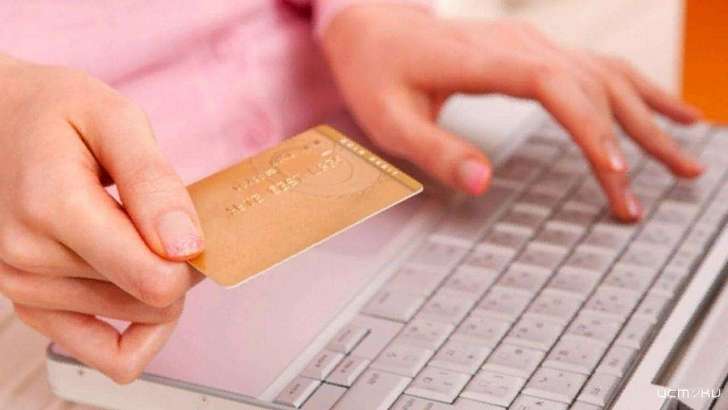 Орловчанка лишилась денег, заказав одежду онлайн