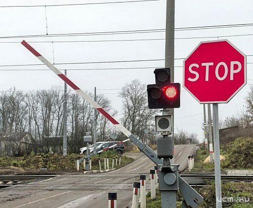 Переезд без дежурного работника в Орловской области оборудовали автоматическим шлагбаумом