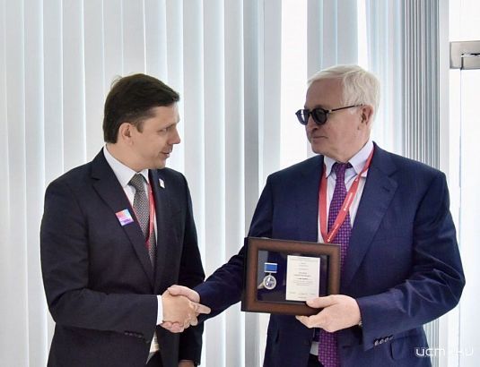 Клычкова наградили «Медалью за заслуги»