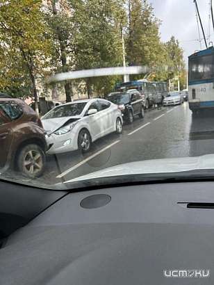 В Советском районе Орла из-за аварии образовалась огромная пробка