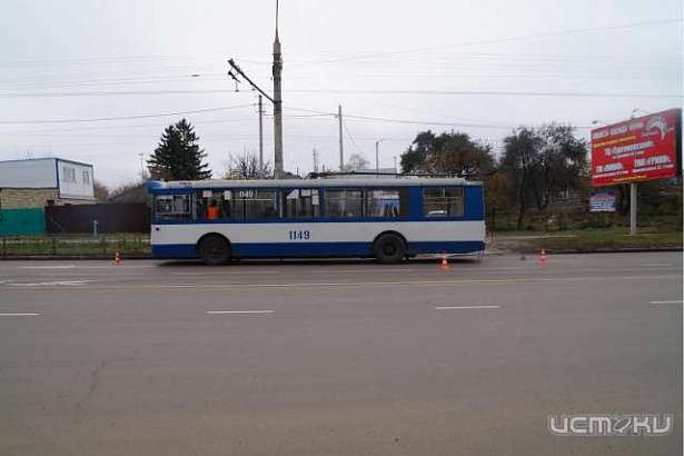 В Орле из-за резкого торможения упала пассажирка троллейбуса