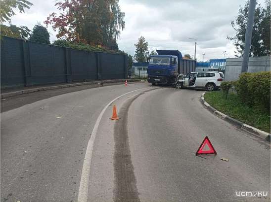 В столкновении иномарки и фуры в Орле пострадали два пенсионера