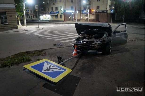 Ночью в центре Орла произошло неслабое ДТП Ночью в центре Орла произошло неслабое ДТП