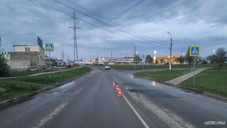 В Орле попали под машину двое детей на электросамокате