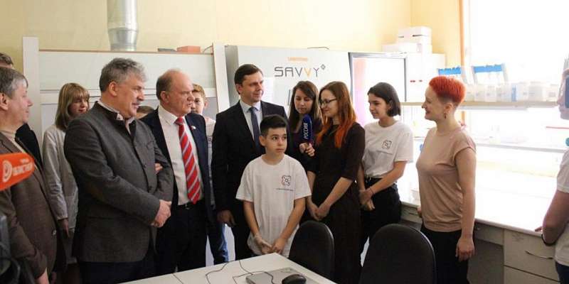 В Орле лидеру КПРФ и главе Хакасии показали «Кванториум» и завод по производству плитки