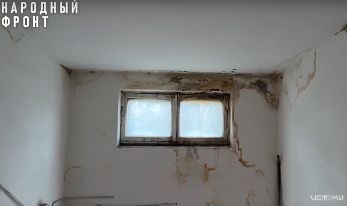 Жители орловской многоэтажки жалуются на текущую крышу