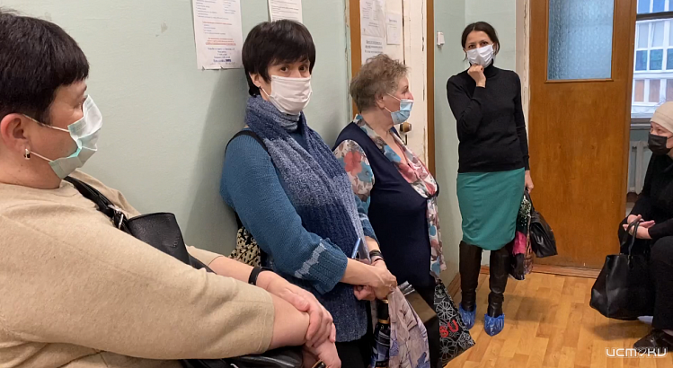 В Орле в поликлинике №1 происходит неразбериха в очередях к врачам