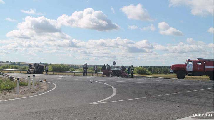 Четверо попали в больницу после ДТП с иномарками под Орлом