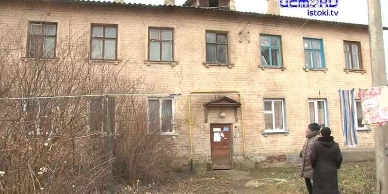 Трещит по швам: перед Новым годом в Орле жильцы аварийной двухэтажки получили неприятный сюрприз