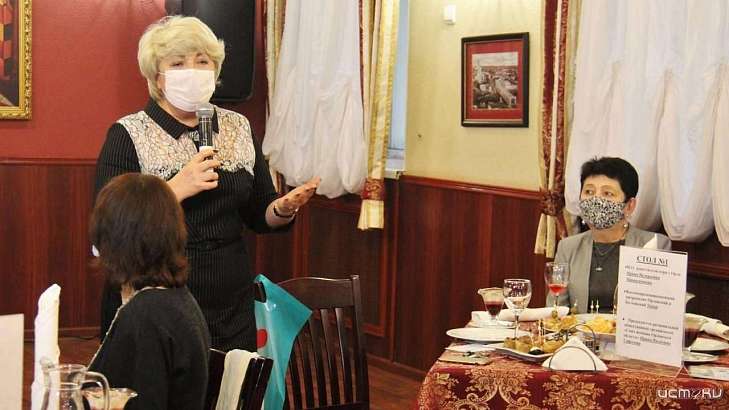 В Орле мам-опекунов поздравили с праздником