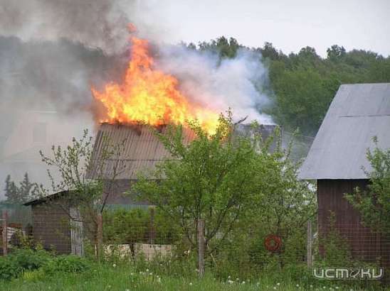Во Мценском районе горели дача и пристройка