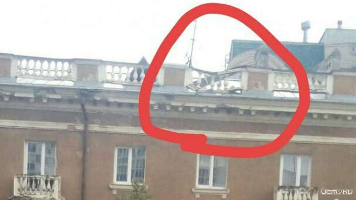 Орловчане опасаются, что на них рухнет часть фасада дома 