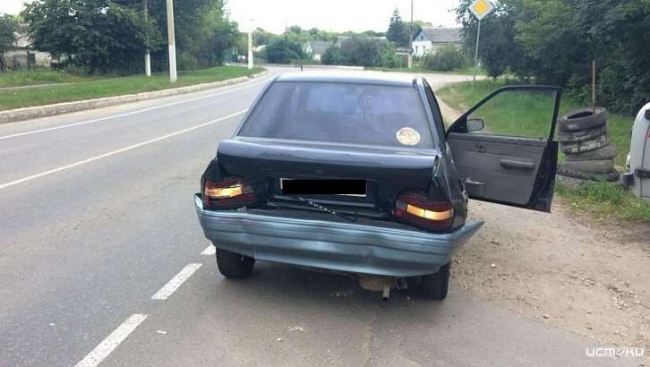 В Залегощи водитель «догнал» впереди идущую легковушку