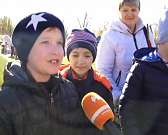 Будут расти вместе... В детском парке появилась аллея кленов и берез