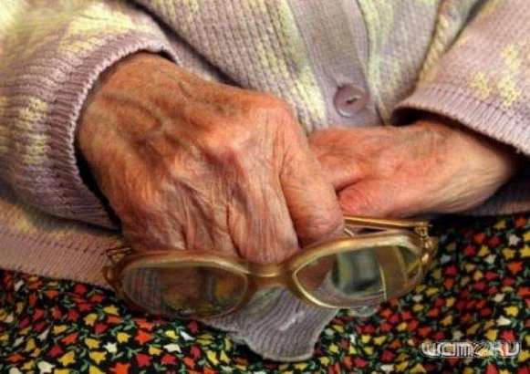 Житель Кромского района напал на пенсионерку