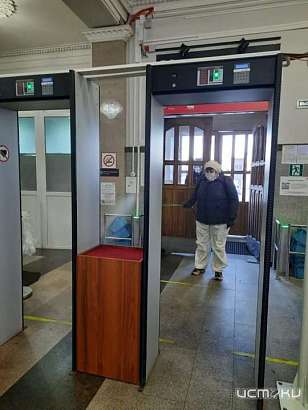 На железнодорожном вокзале Орла провели полную дезинфекцию На железнодорожном вокзале Орла провели полную дезинфекцию