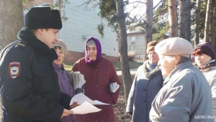 Орловские полицейские научили селян защите от воров 