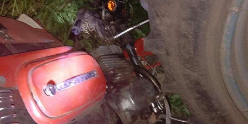 На Орловщине пьяный 18-летний тракторист сбил парней на мотоцикле