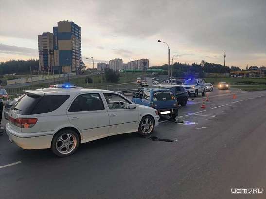 В Орле на кольцевой развязке на пересечении ул. Михалицына и Раздольной не разъехались автомобили