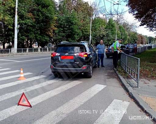 Утром в Орле женщина на кроссовере сбила пешехода
