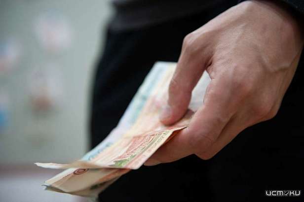 Иностранец пытался дать взятку орловскому полицейскому