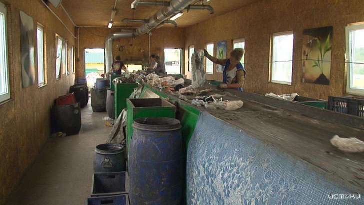 На заводе в Орле рабочий получил смертельную травму при сортировке мусора