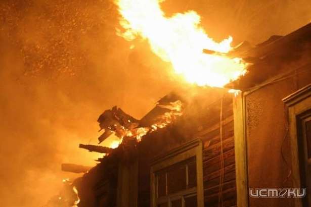 В Орловской области пожар на летней кухне чуть не привел к возгоранию дома 