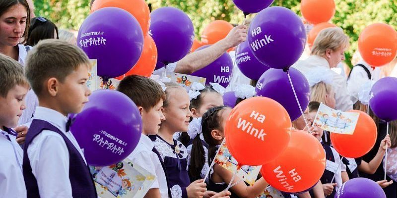 Первоклассный сюрприз от Wink: юная актриса Полина Айнутдинова встретилась с ивановскими школьниками